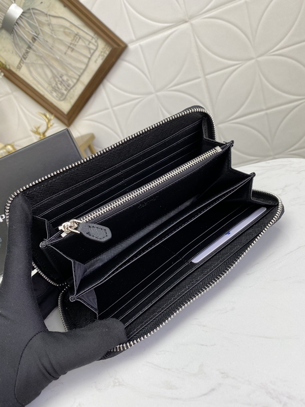 プラダ財布コピー角部分ディテール